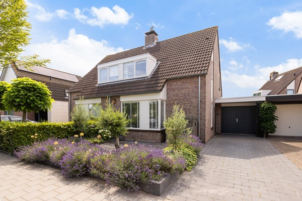 Foto - Te koop: 2-1- kapwoning met oprit!